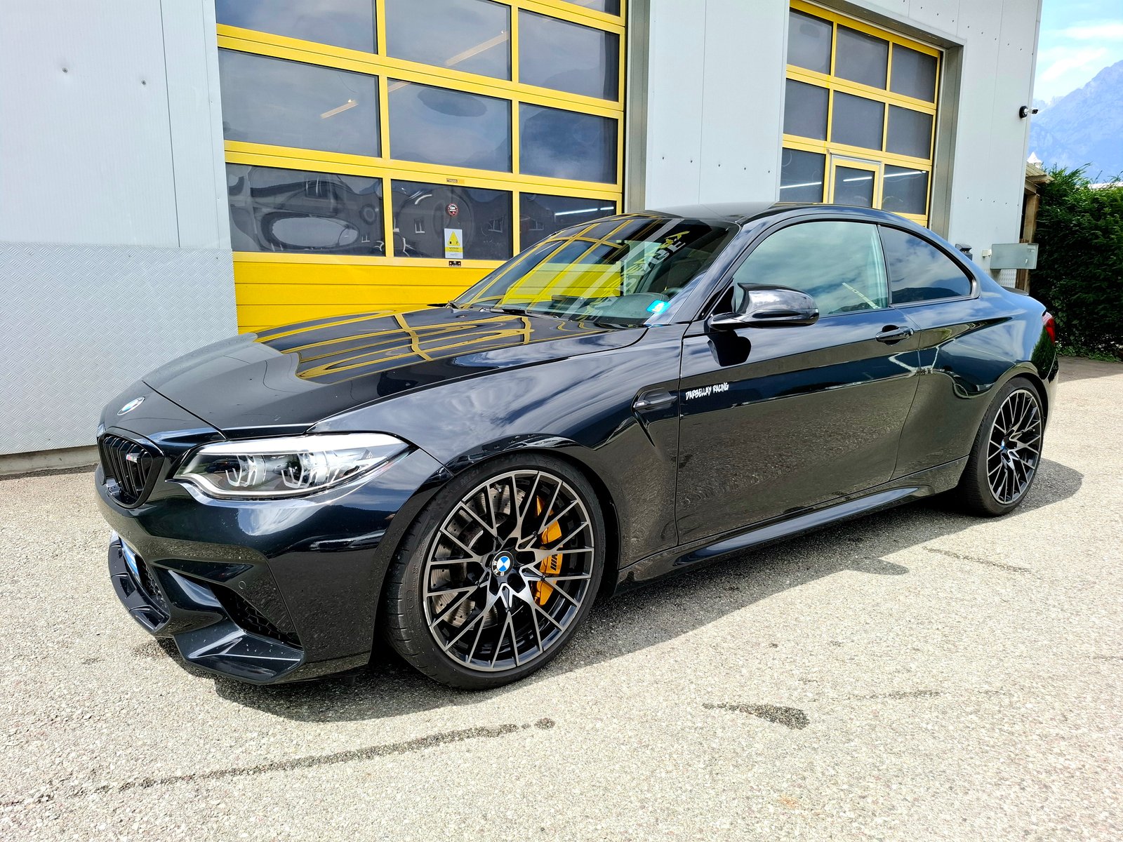 BMW M2 Competition vue de profil avec jantes M